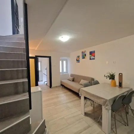 Petunia Apartment