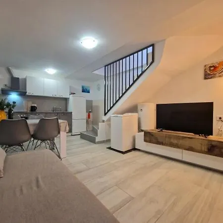 Petunia Apartment *